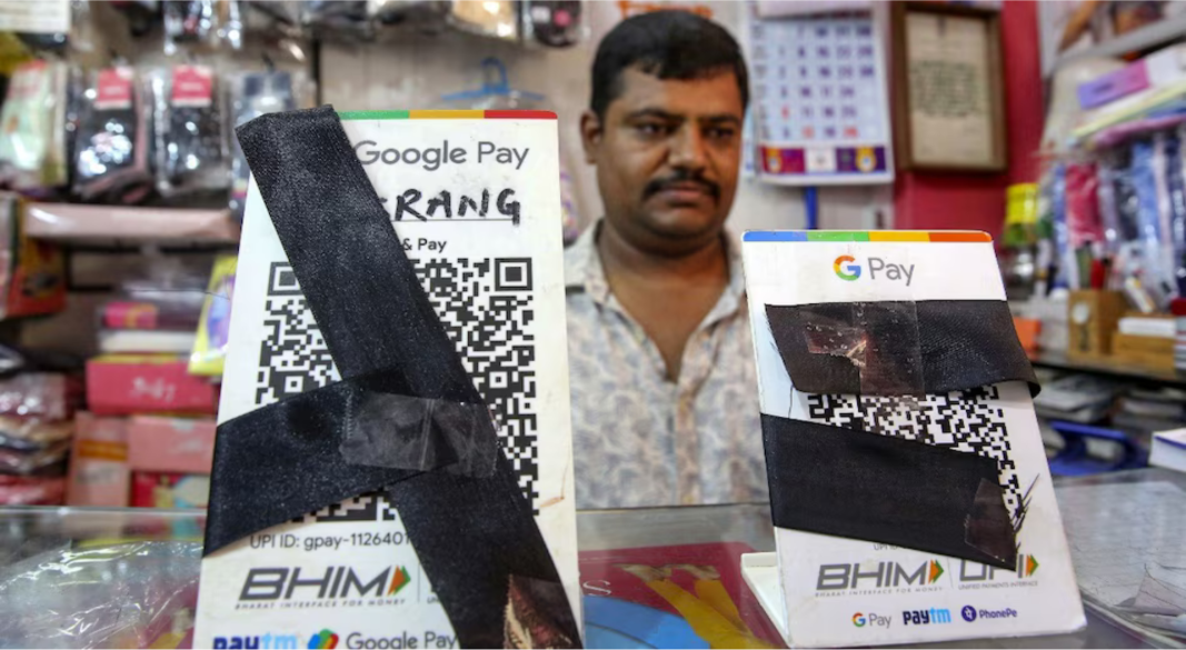 MP में 0.4 प्रतिशत UPI शुल्क के विरोध में No UPI Day मनाते व्यापारी