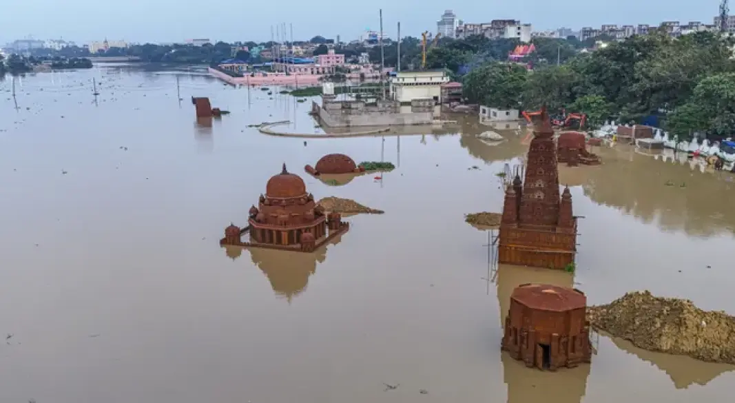 बिहार बाढ़ को लेकर तेजस्वी यादव ने विशेष राहत पैकेज की मांग की