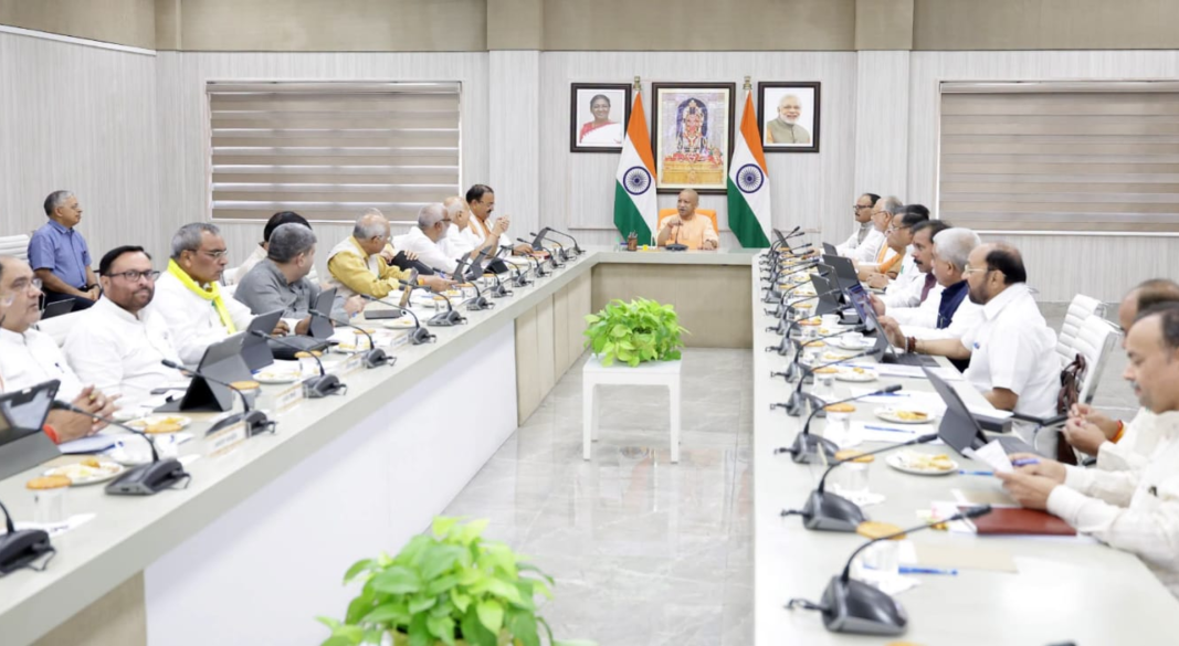 मुख्यमंत्री योगी आदित्यनाथ की अध्यक्षता में हुई यूपी कैबिनेट बैठक में 16 बड़े फैसलों और 330 किलोमीटर एक्सप्रेसवे को मंजूरी