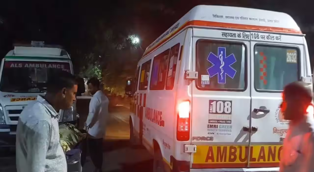 बागपत ईस्टर्न पेरीफेरल एक्सप्रेसवे पर बस सड़क हादसा